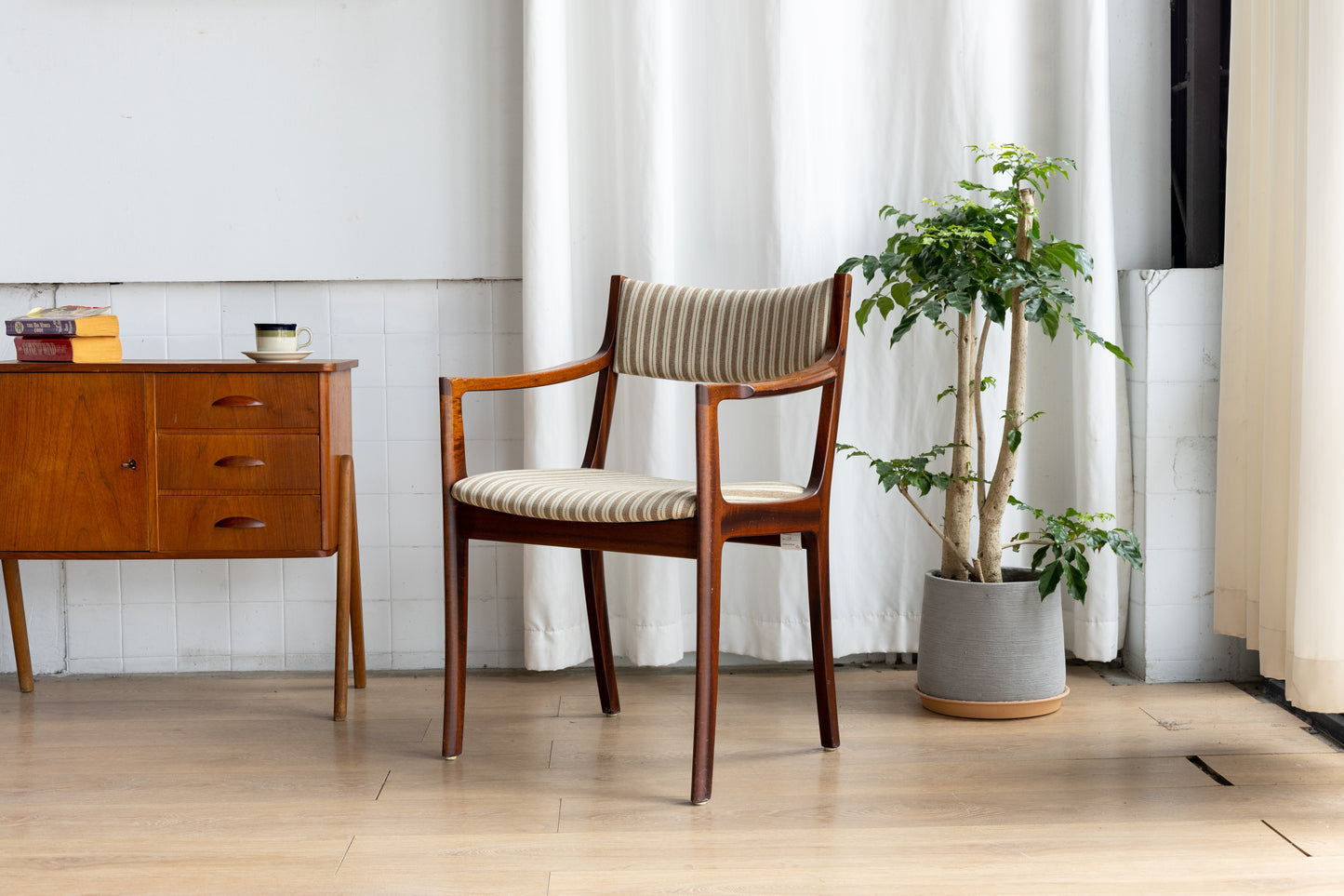 P.J. Thorsen Møbler 丹麥 柚木 扶手 餐椅 OLDANMARK