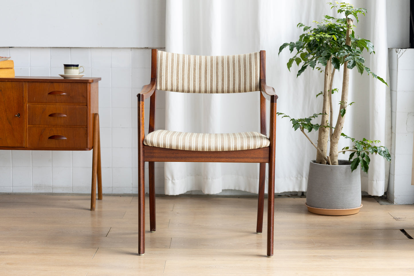 P.J. Thorsen Møbler 丹麥 柚木 扶手 餐椅 OLDANMARK