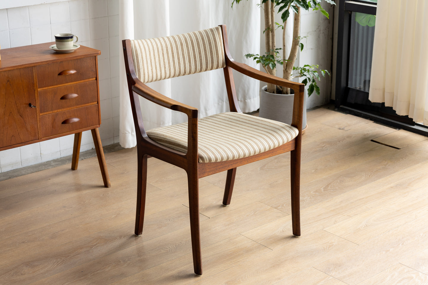 P.J. Thorsen Møbler 丹麥 柚木 扶手 餐椅 OLDANMARK