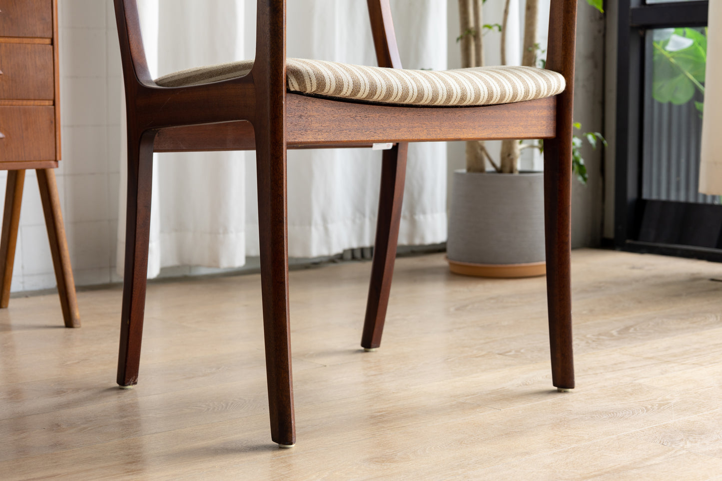 P.J. Thorsen Møbler 丹麥 柚木 扶手 餐椅 OLDANMARK