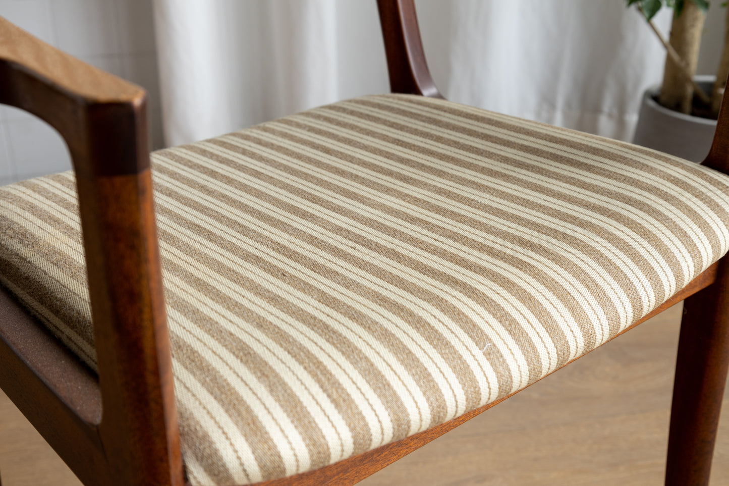 P.J. Thorsen Møbler 丹麥 柚木 扶手 餐椅 OLDANMARK