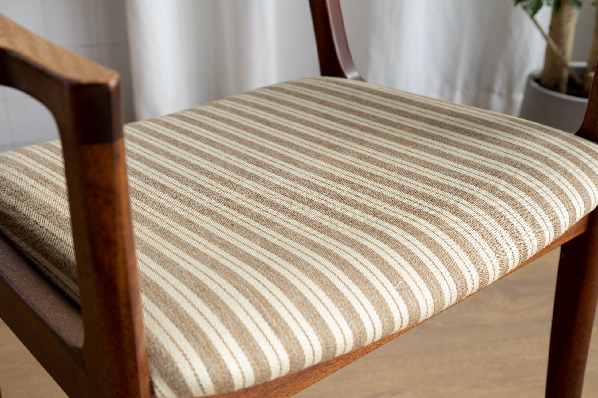 P.J. Thorsen Møbler 丹麥 柚木 扶手 餐椅 OLDANMARK