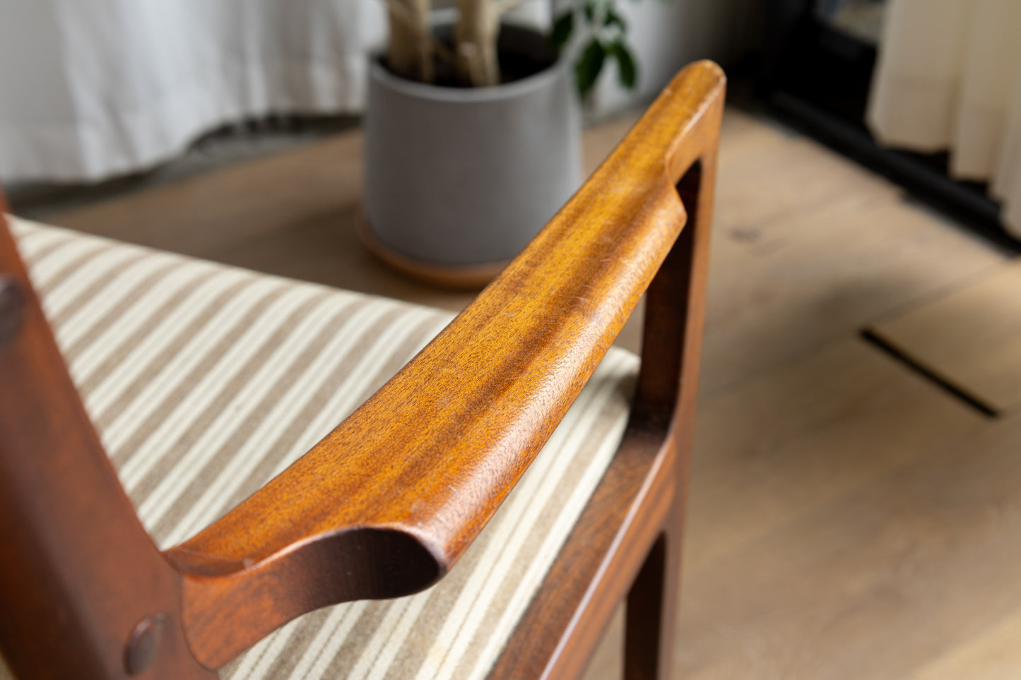 P.J. Thorsen Møbler 丹麥 柚木 扶手 餐椅 OLDANMARK