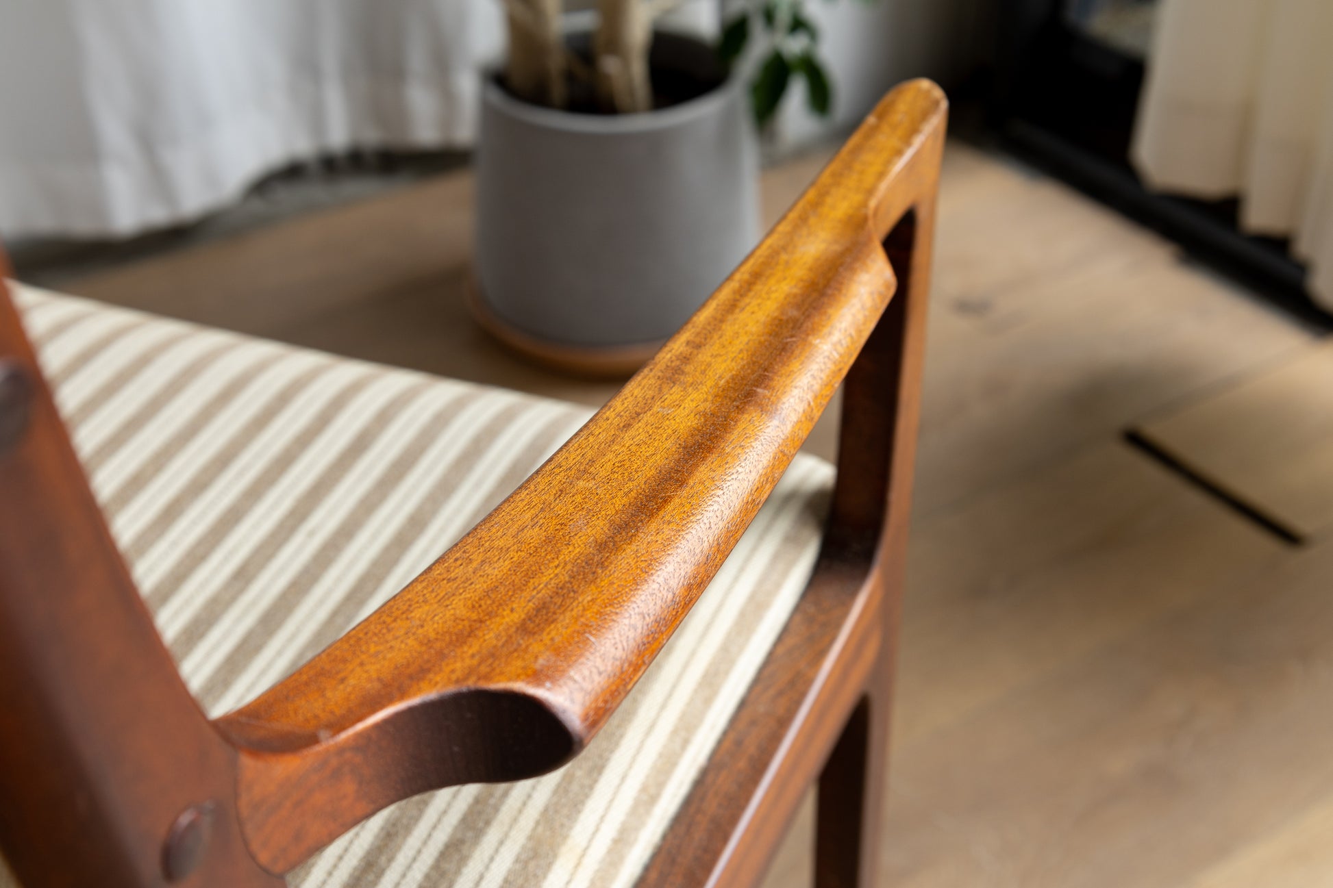 P.J. Thorsen Møbler 丹麥 柚木 扶手 餐椅 OLDANMARK