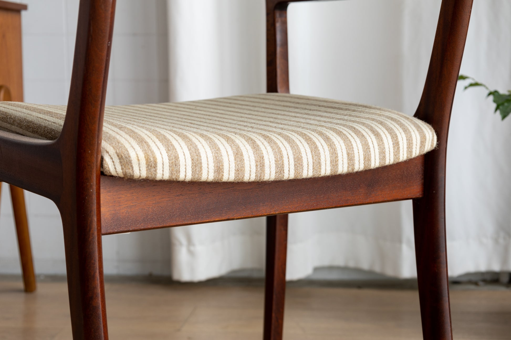 P.J. Thorsen Møbler 丹麥 柚木 扶手 餐椅 OLDANMARK