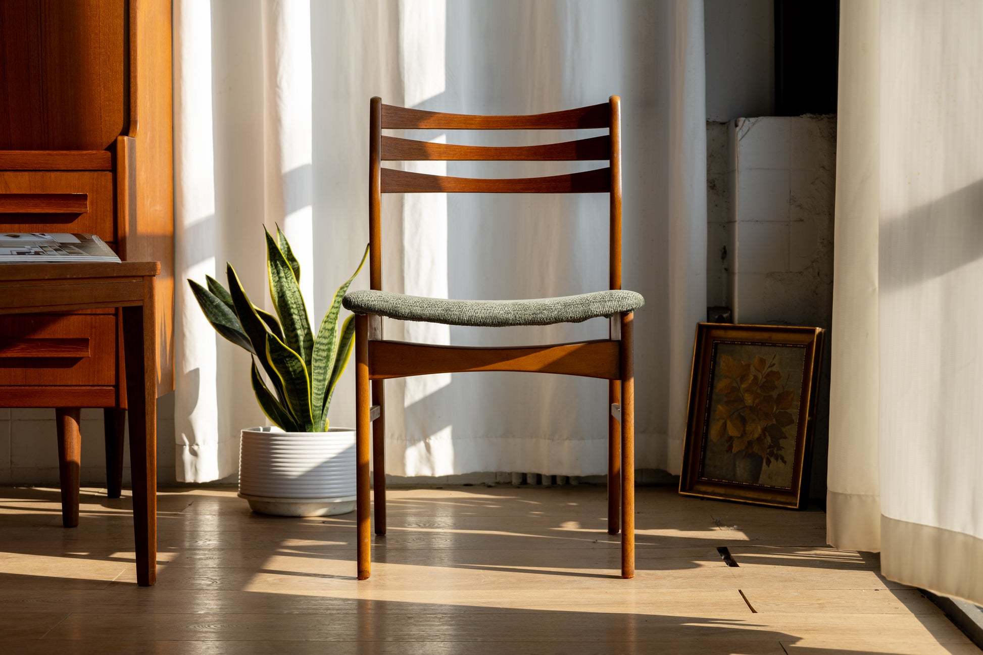 Johannes Andersen 柚木 綠絨布 餐椅 OLDANMARK