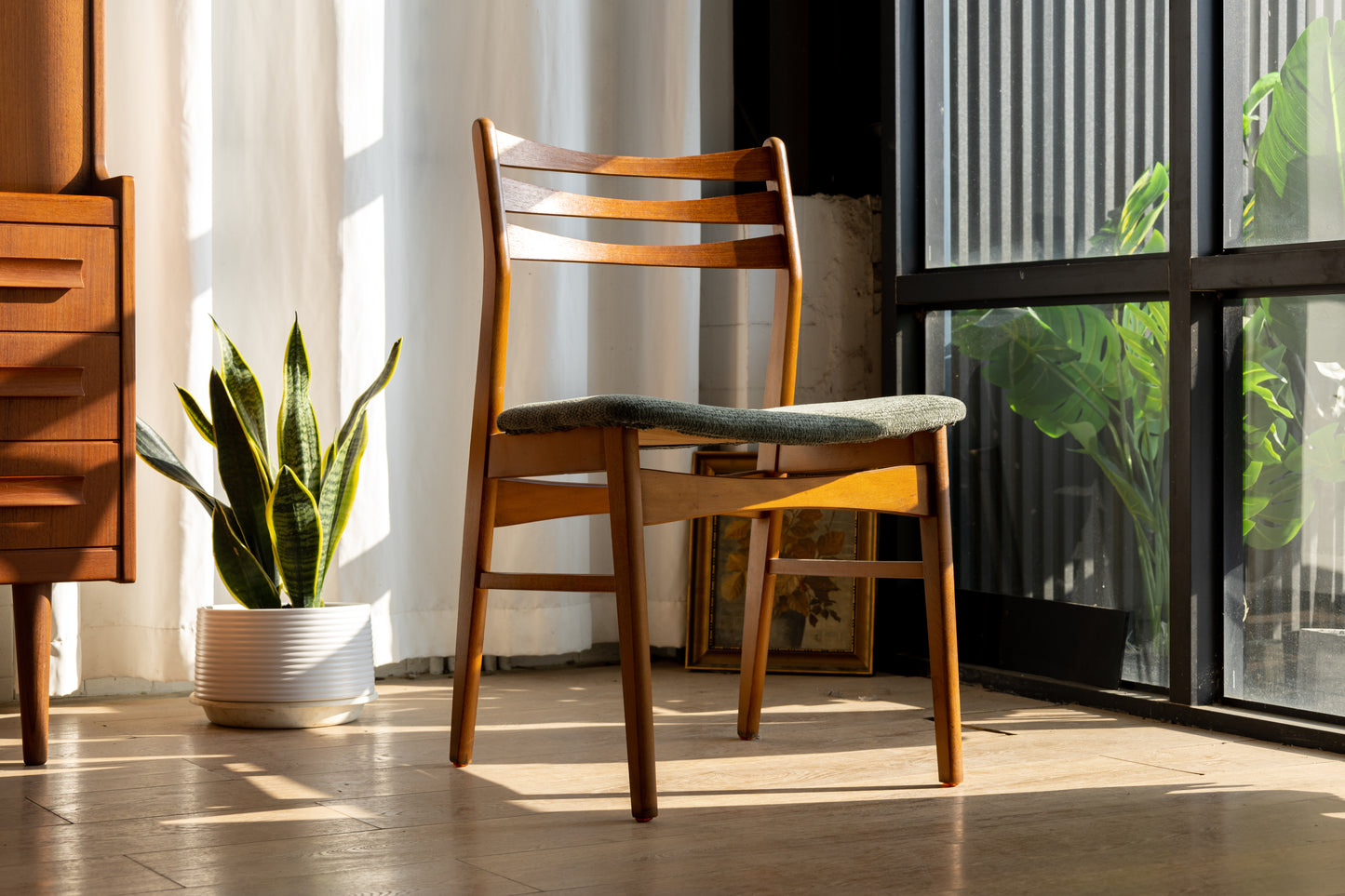 Johannes Andersen 柚木 綠絨布 餐椅 OLDANMARK