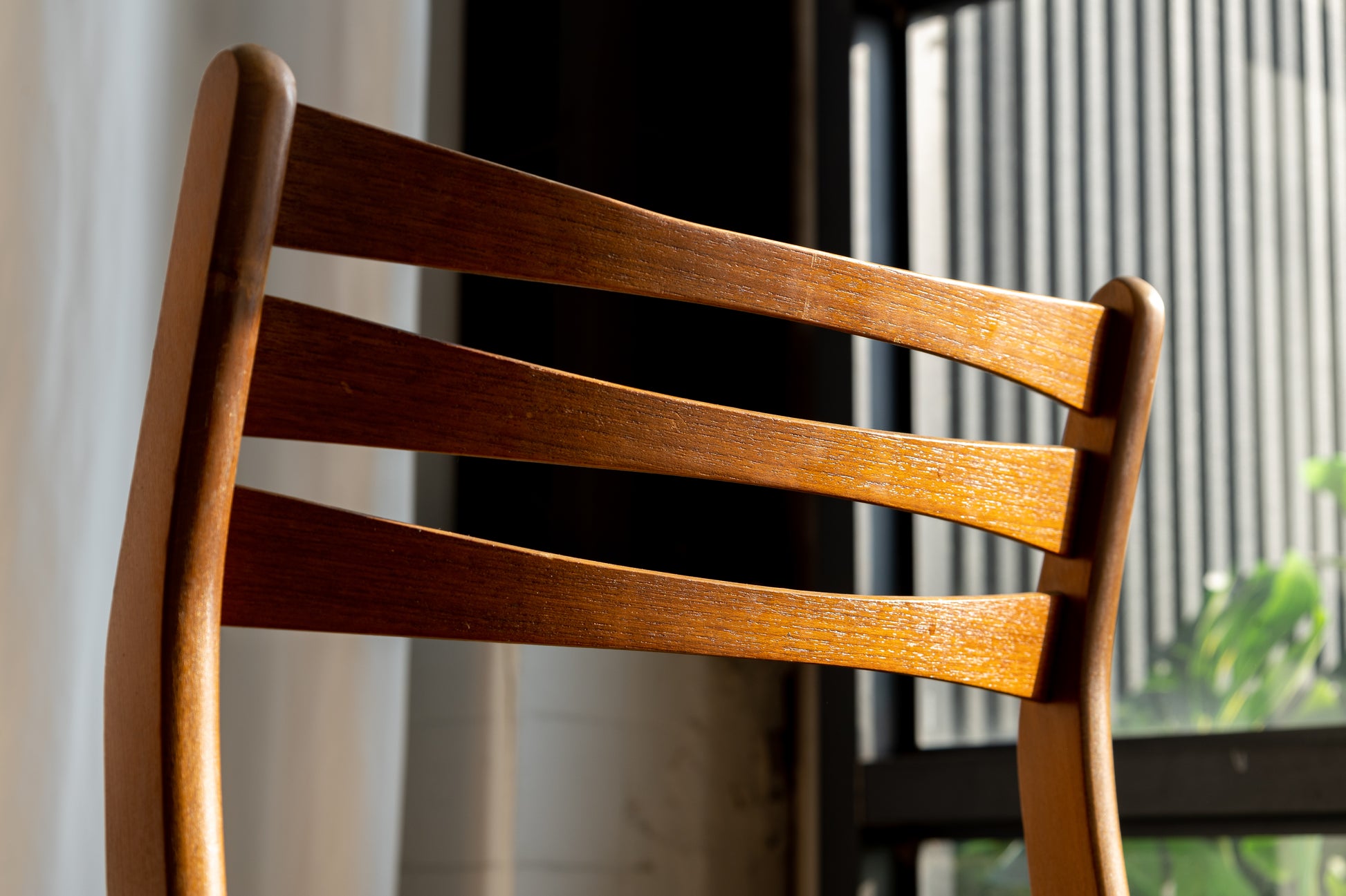 Johannes Andersen 柚木 綠絨布 餐椅 OLDANMARK