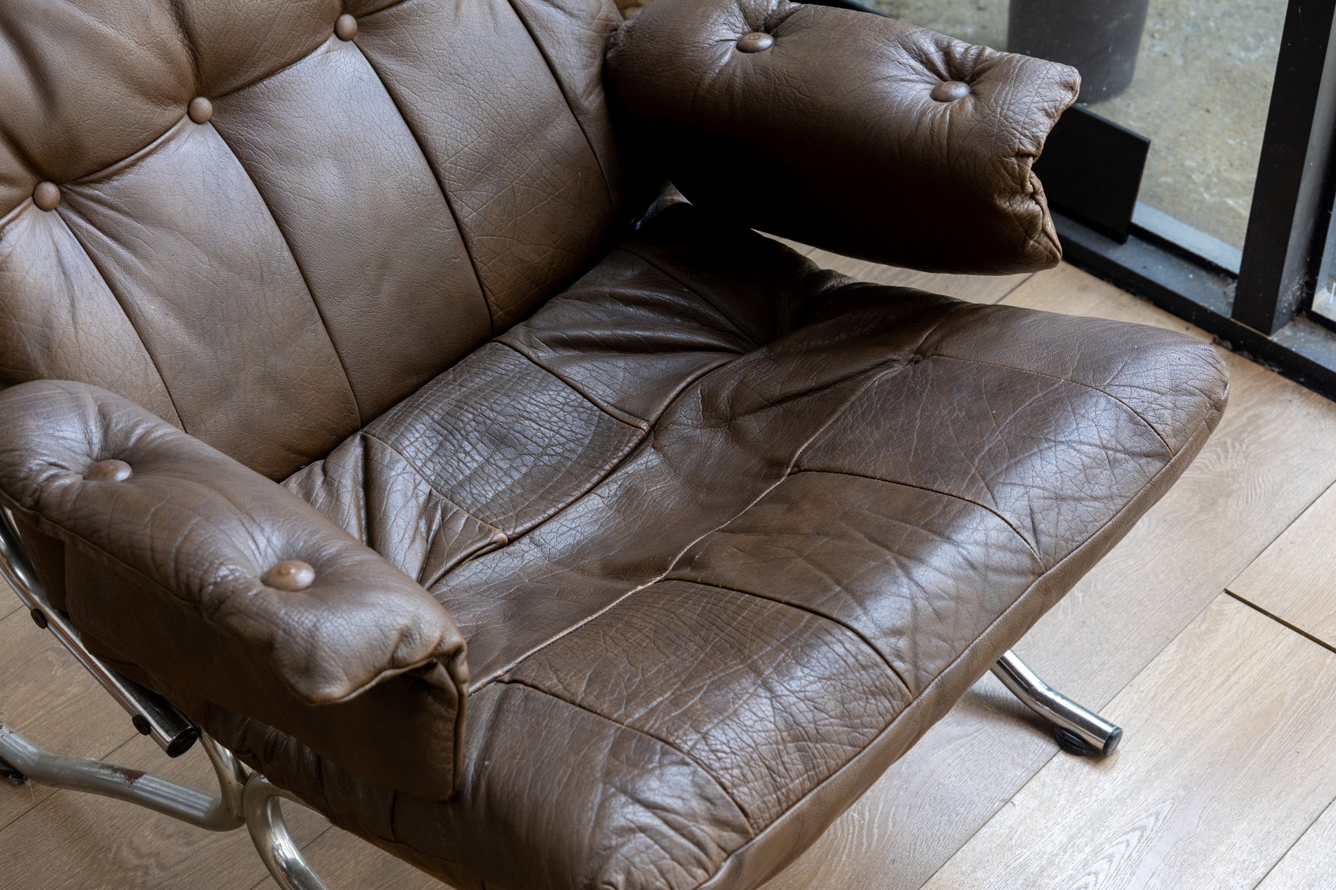 丹麥 現代風 鋼管 皮革 高背休閒椅 OLDANMARK