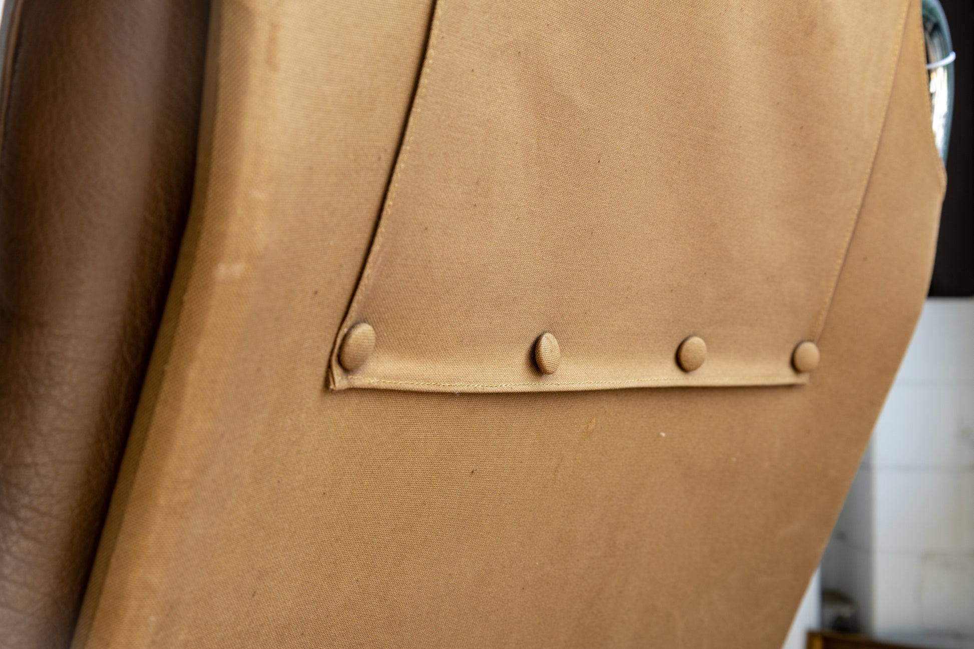 丹麥 現代風 鋼管 皮革 高背休閒椅 OLDANMARK