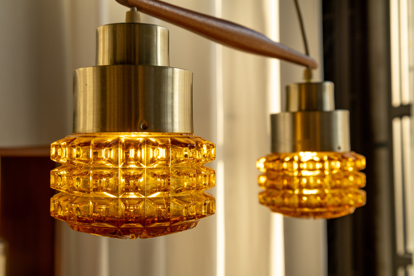 Vitrika 琥珀色 幾何壓紋 雙頭吊燈 OLDANMARK