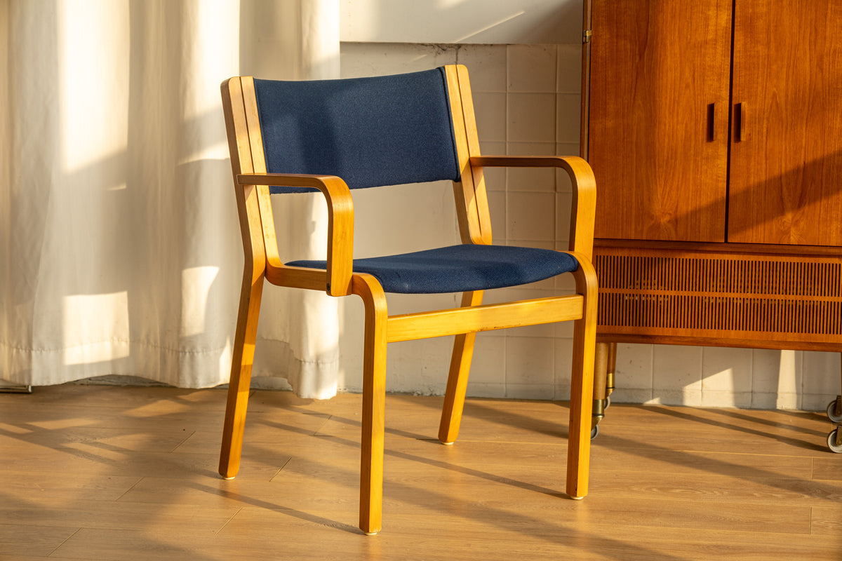 Magnus Olesen Model 45 扶手椅 OLDANMARK
