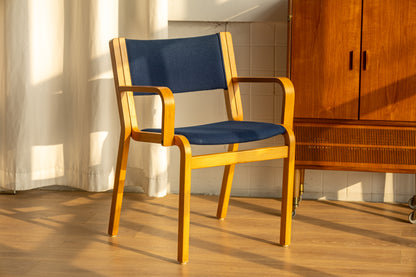 Magnus Olesen Model 45 扶手椅 OLDANMARK
