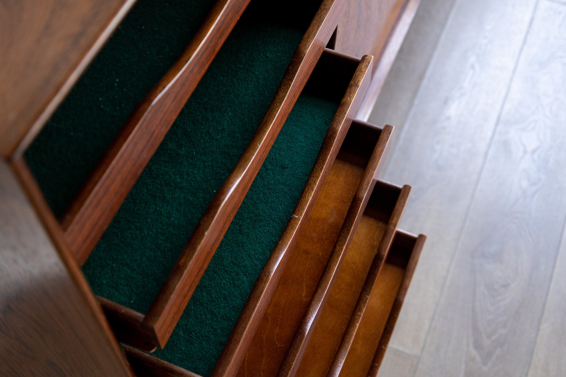 Gunni Omann Model 19 丹麥玫瑰木邊櫃 OLDANMARK