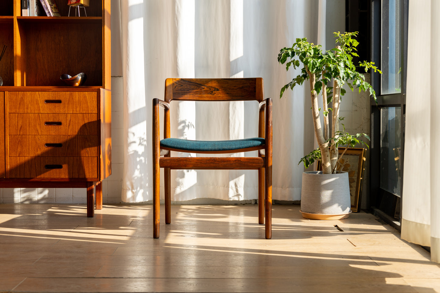 Johannes Nørgaard Model 152 玫瑰木扶手椅 OLDANMARK