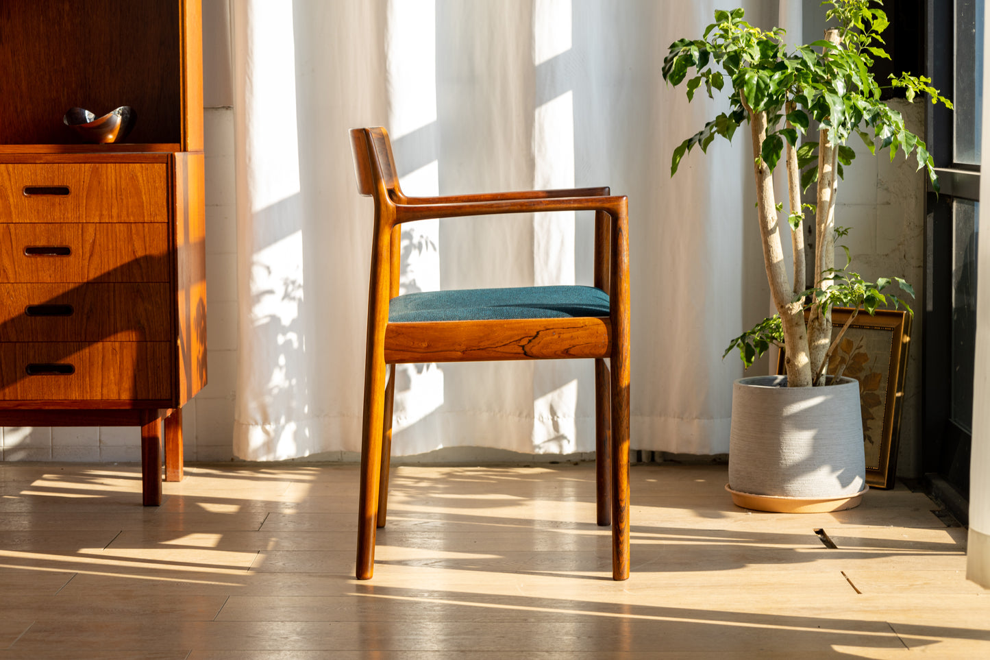 Johannes Nørgaard Model 152 玫瑰木扶手椅 OLDANMARK