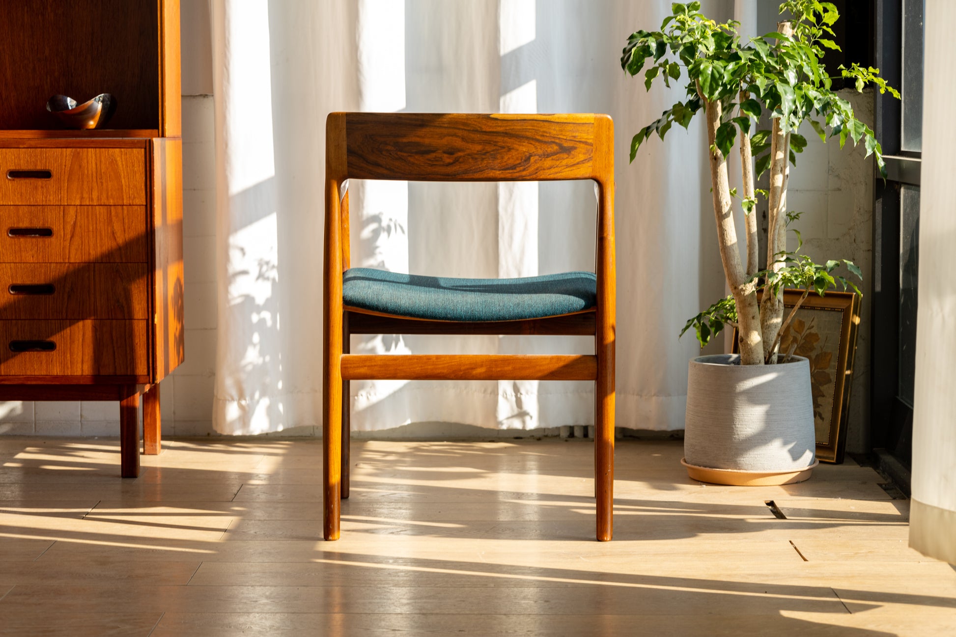 Johannes Nørgaard Model 152 玫瑰木扶手椅 OLDANMARK