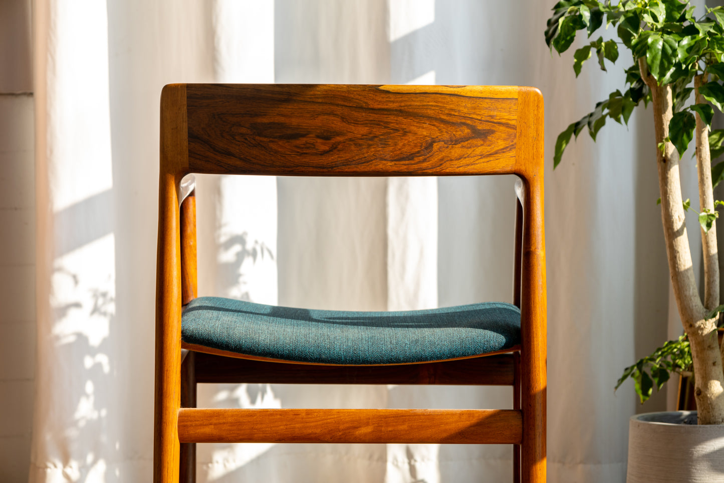 Johannes Nørgaard Model 152 玫瑰木扶手椅 OLDANMARK