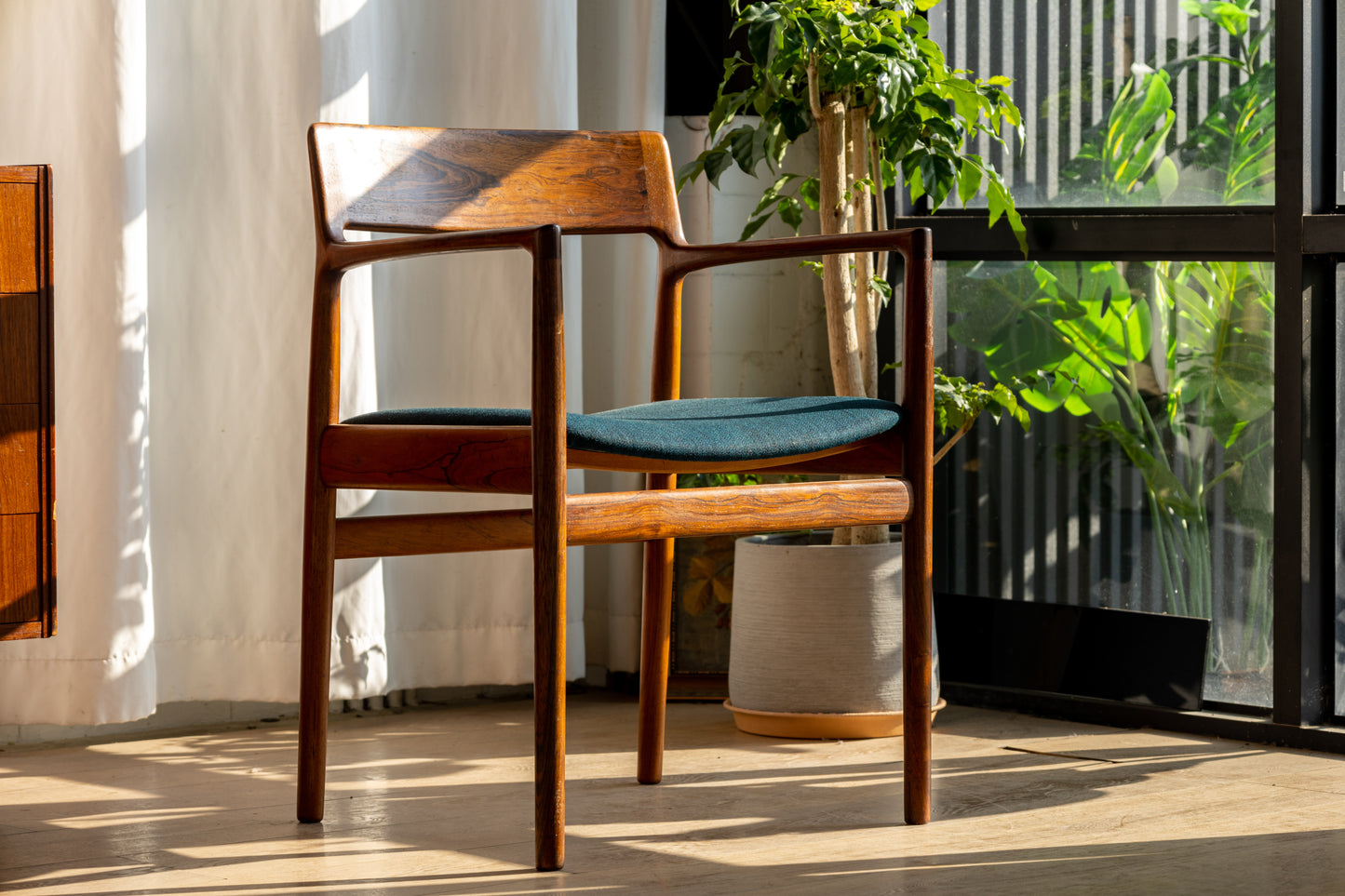 Johannes Nørgaard Model 152 玫瑰木扶手椅 OLDANMARK