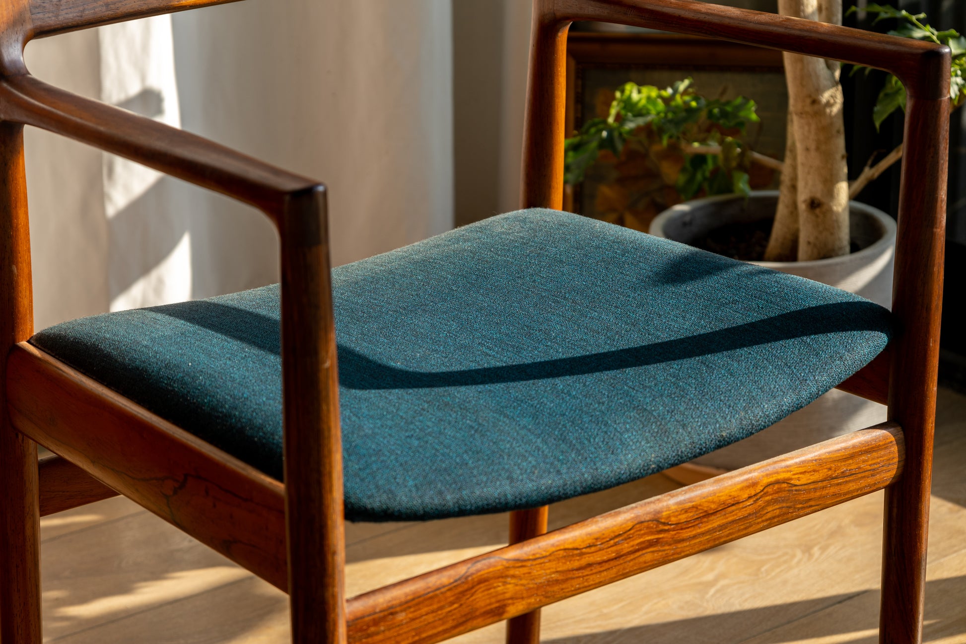 Johannes Nørgaard Model 152 玫瑰木扶手椅 OLDANMARK