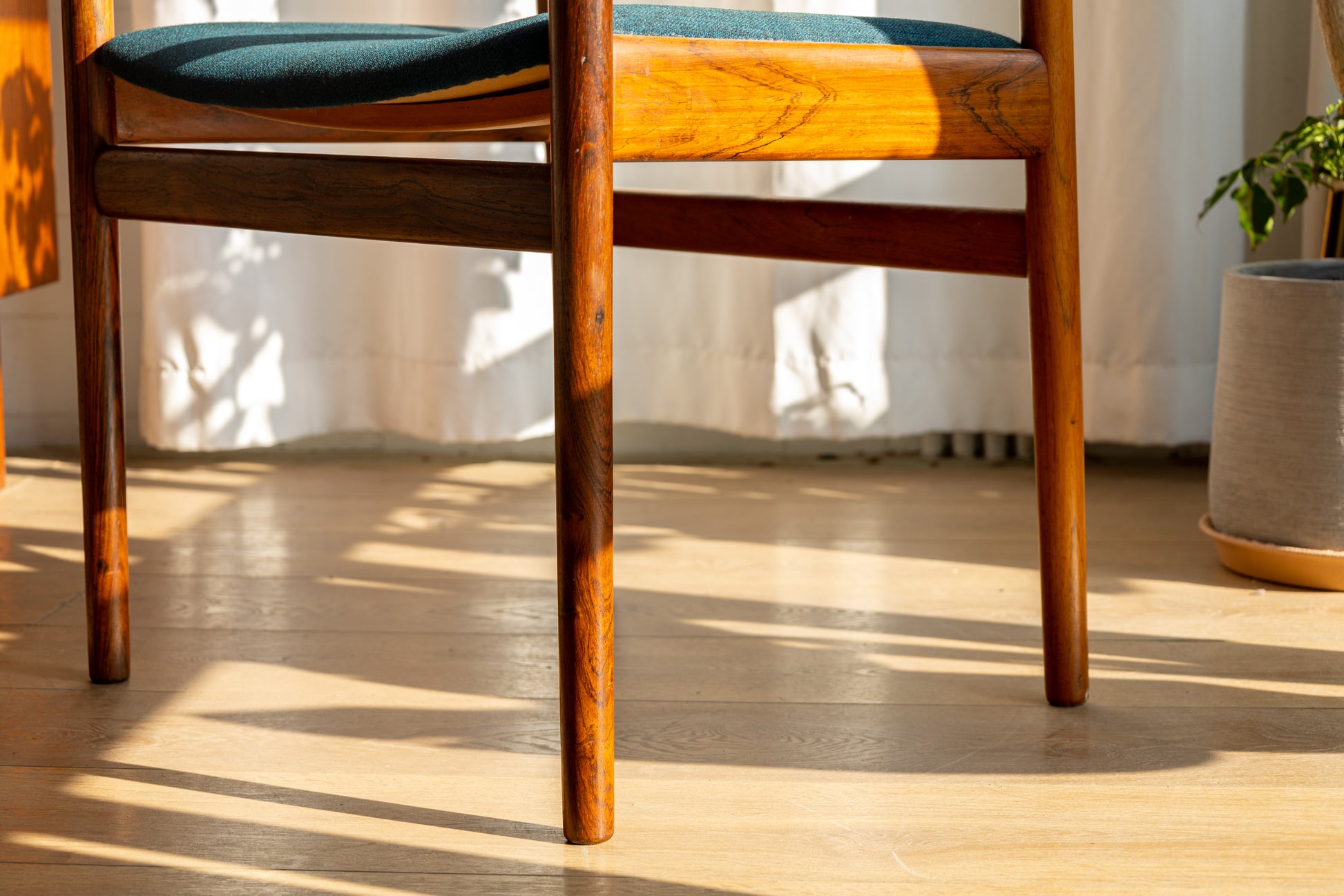 Johannes Nørgaard Model 152 玫瑰木扶手椅 OLDANMARK