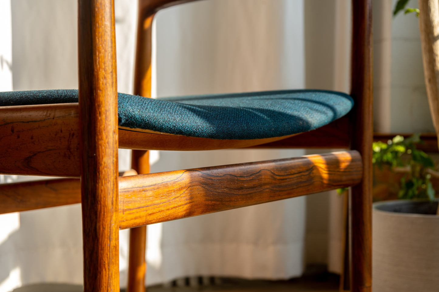 Johannes Nørgaard Model 152 玫瑰木扶手椅 OLDANMARK