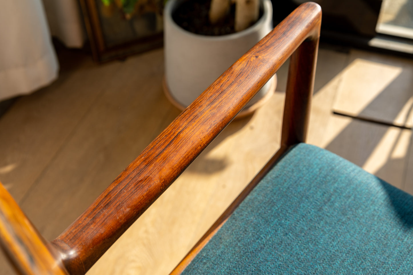 Johannes Nørgaard Model 152 玫瑰木扶手椅 OLDANMARK