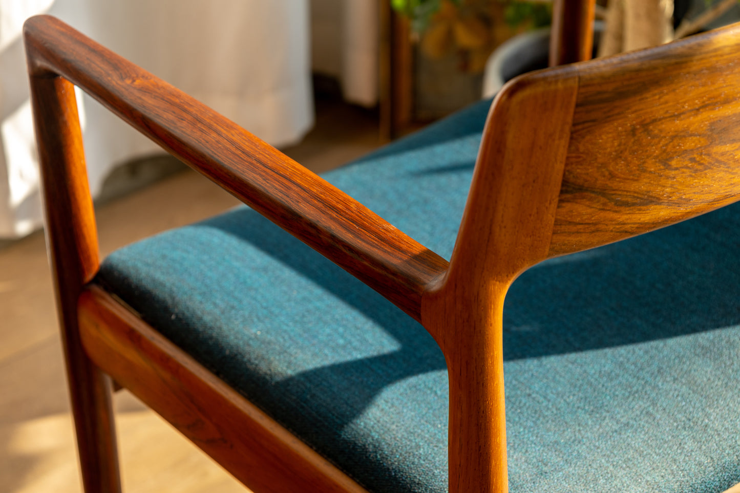 Johannes Nørgaard Model 152 玫瑰木扶手椅 OLDANMARK