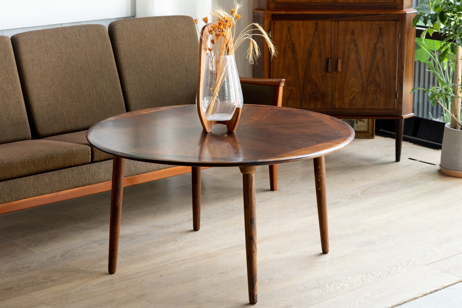 H.W. Klein 玫瑰木 放射紋 圓形 咖啡桌 OLDANMARK