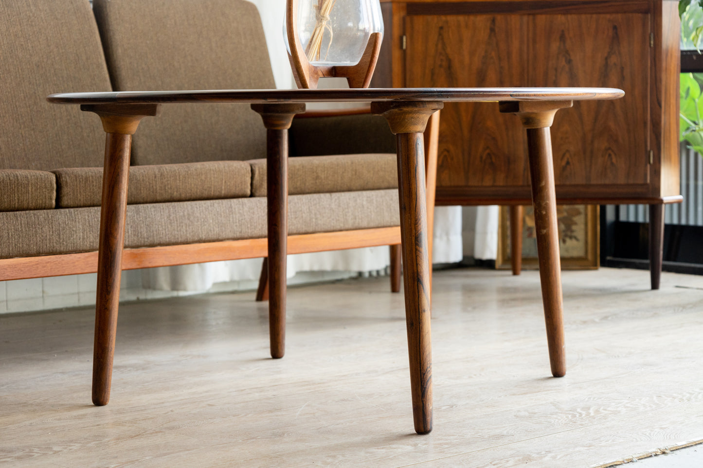 H.W. Klein 玫瑰木 放射紋 圓形 咖啡桌 OLDANMARK