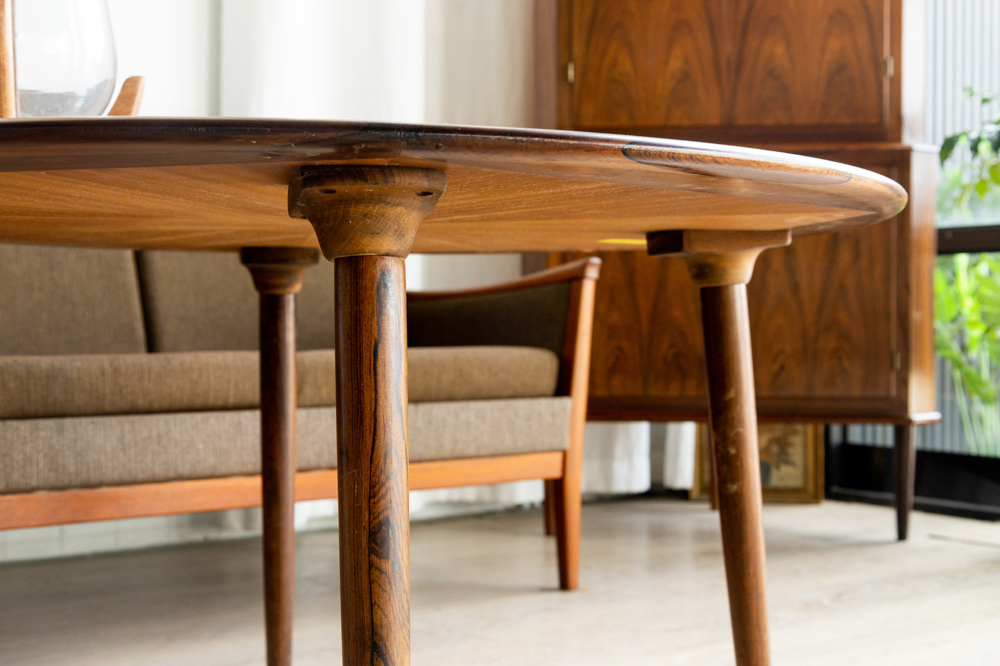 H.W. Klein 玫瑰木 放射紋 圓形 咖啡桌 OLDANMARK