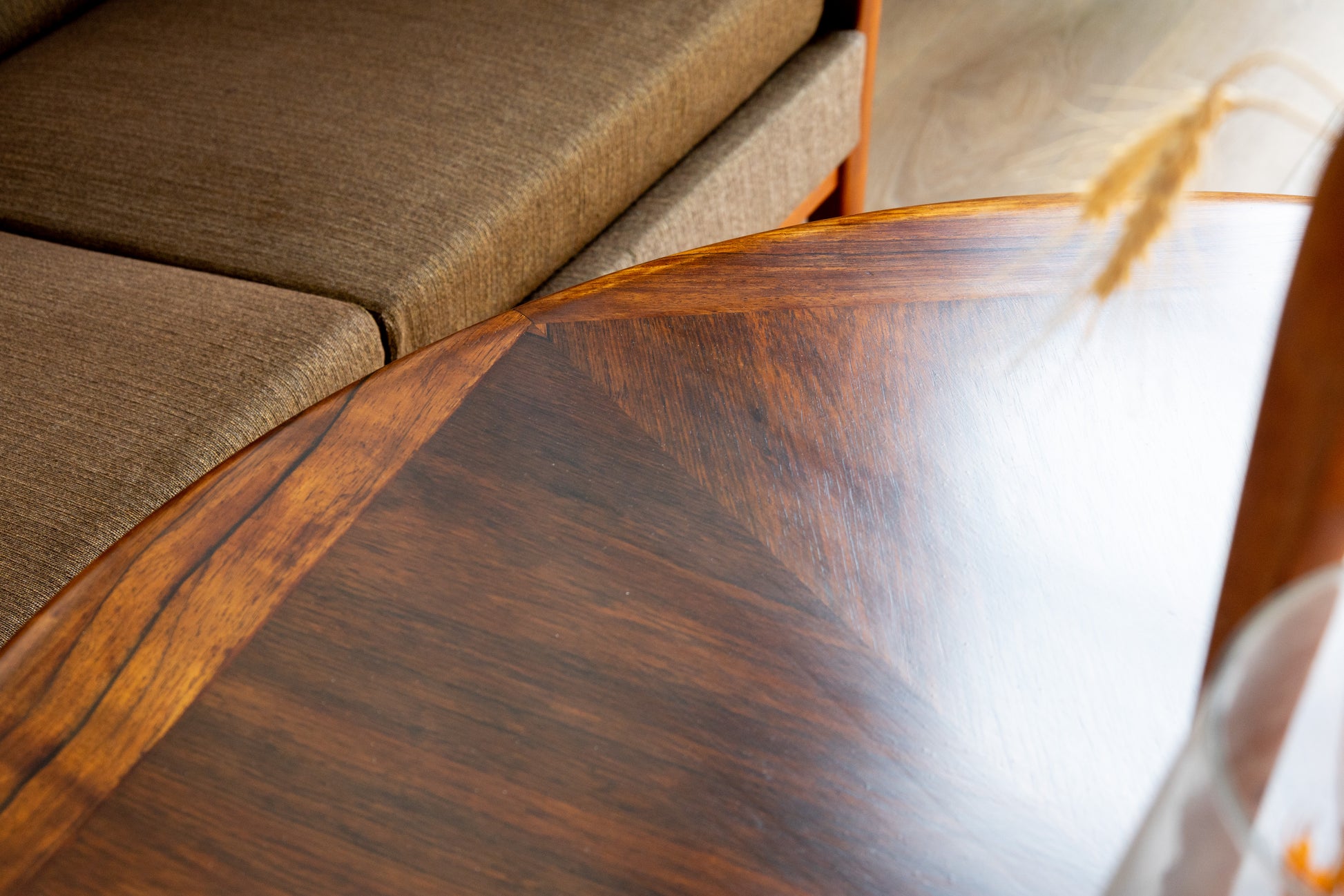 H.W. Klein 玫瑰木 放射紋 圓形 咖啡桌 OLDANMARK