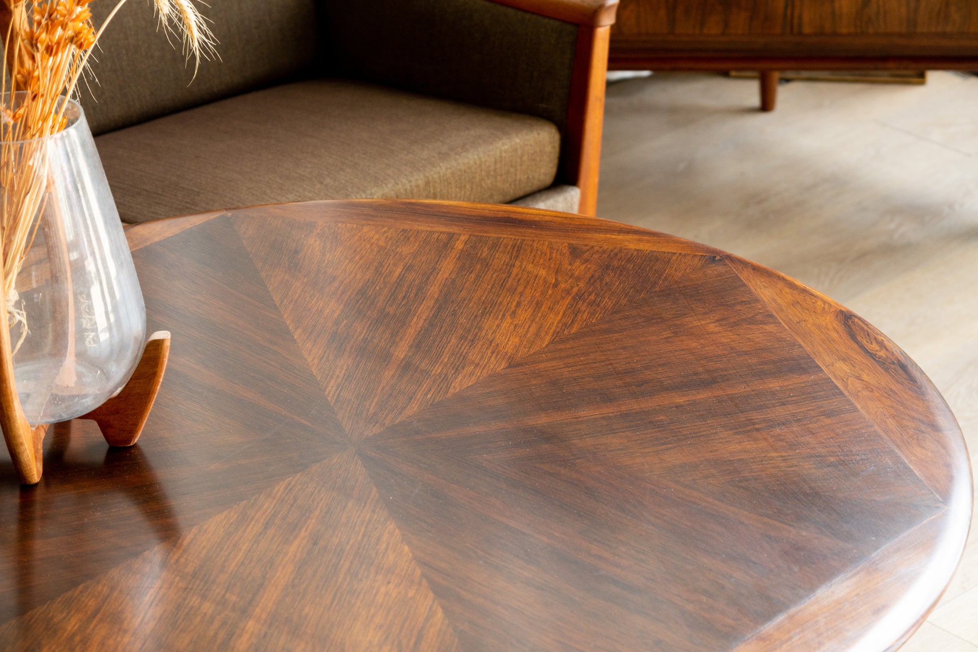 H.W. Klein 玫瑰木 放射紋 圓形 咖啡桌 OLDANMARK