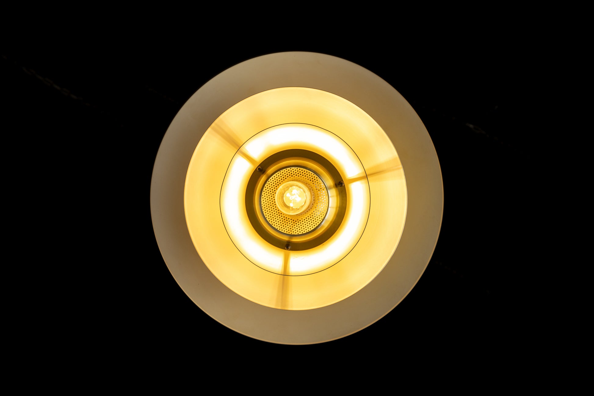 Form Light 黃銅多層次吊燈 OLDANMARK