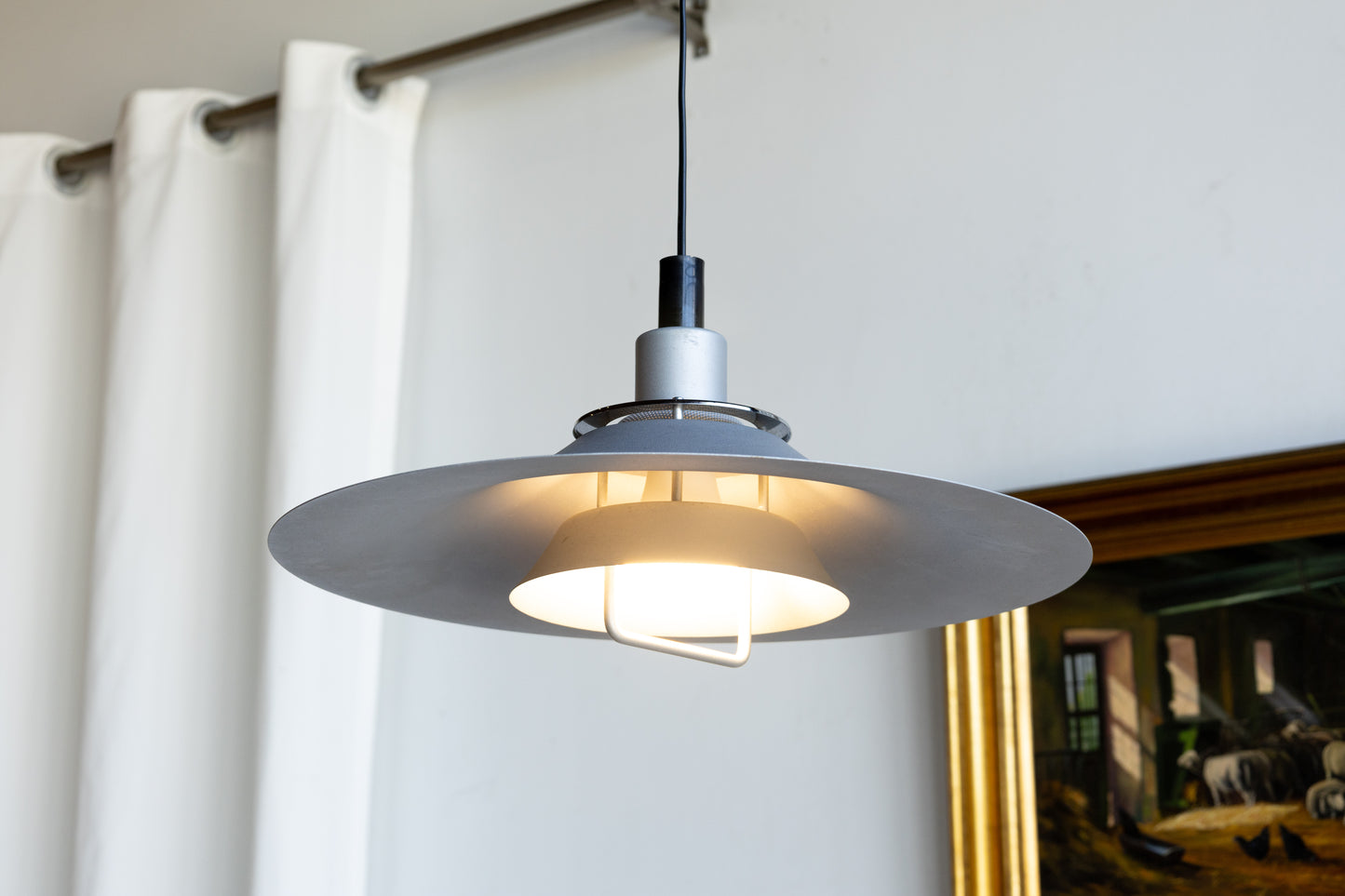 Dana Light 霧灰色金屬飛碟吊燈 OLDANMARK