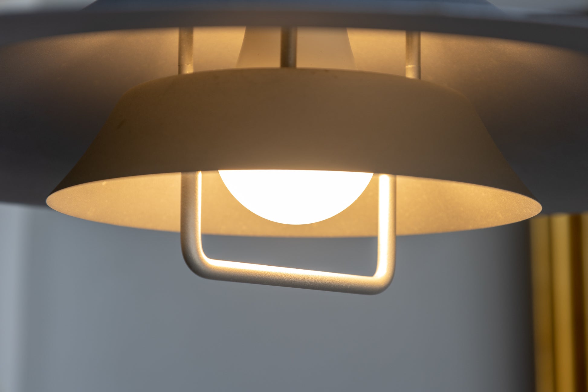Dana Light 霧灰色金屬飛碟吊燈 OLDANMARK