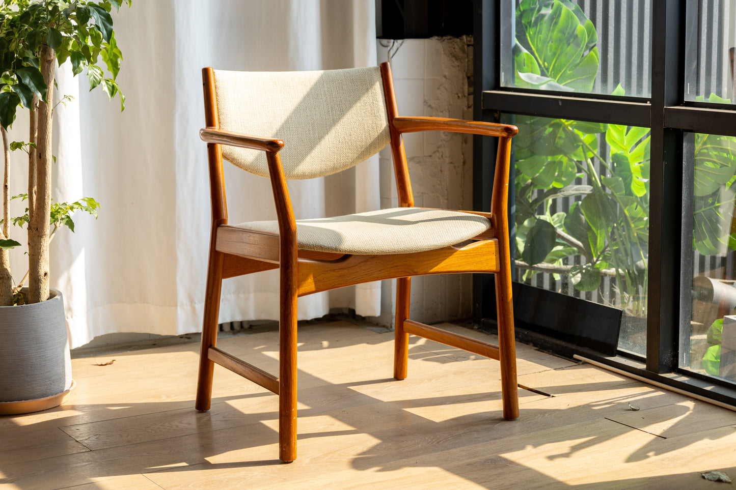 丹麥 柚木 直角扶手 餐椅 OLDANMARK