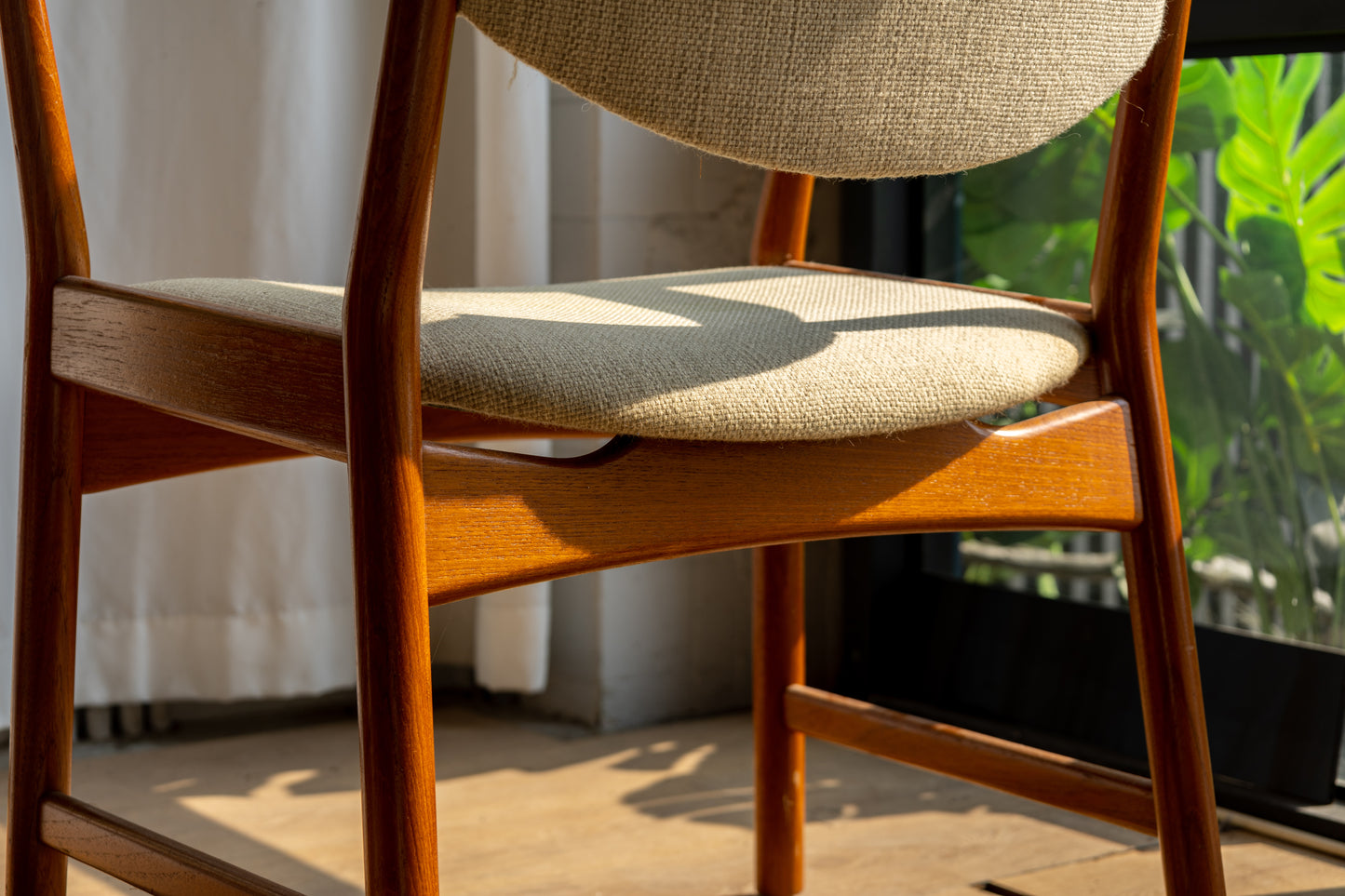 丹麥 柚木 直角扶手 餐椅 OLDANMARK