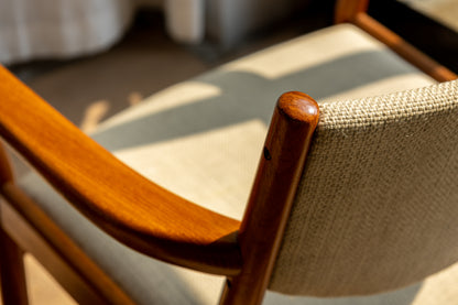 丹麥 柚木 直角扶手 餐椅 OLDANMARK