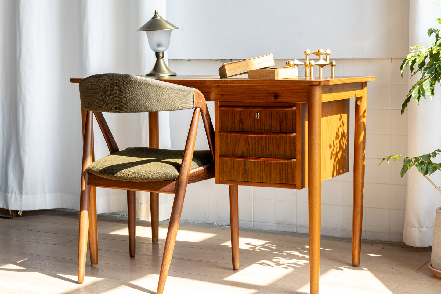 丹麥 柚木 單邊 懸掛抽屜 書桌 OLDANMARK