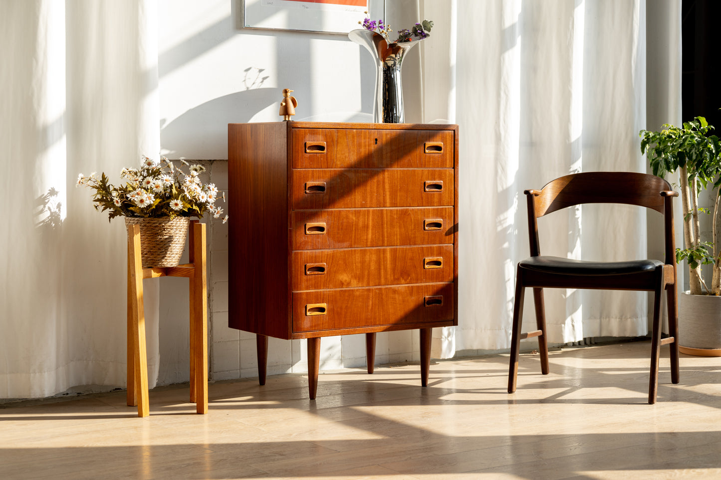 丹麥 玫瑰木 燈光 展示櫃 (副本) OLDANMARK