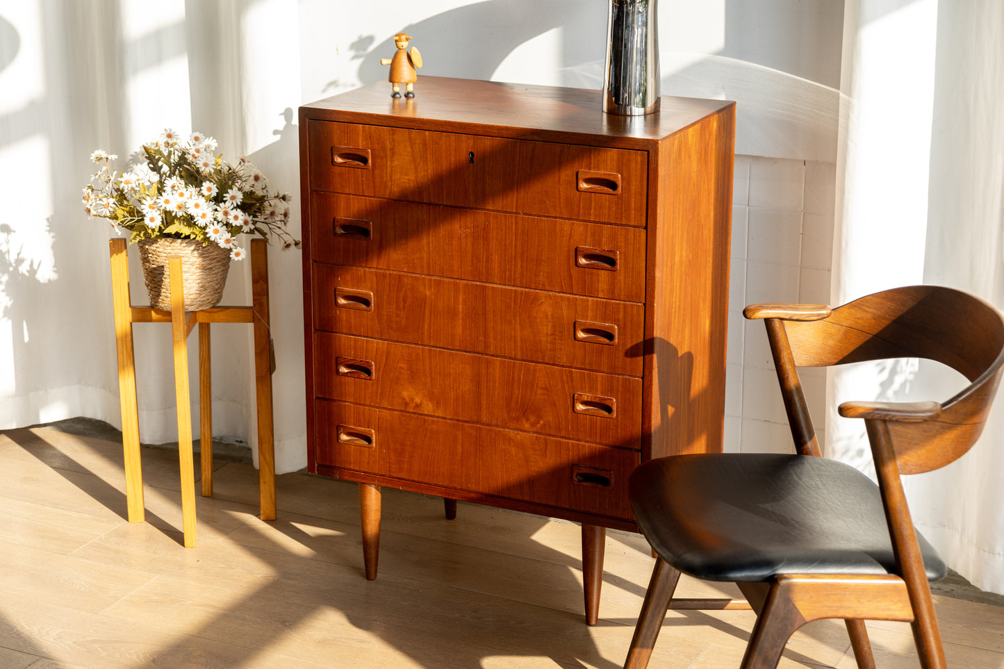 丹麥 玫瑰木 燈光 展示櫃 (副本) OLDANMARK