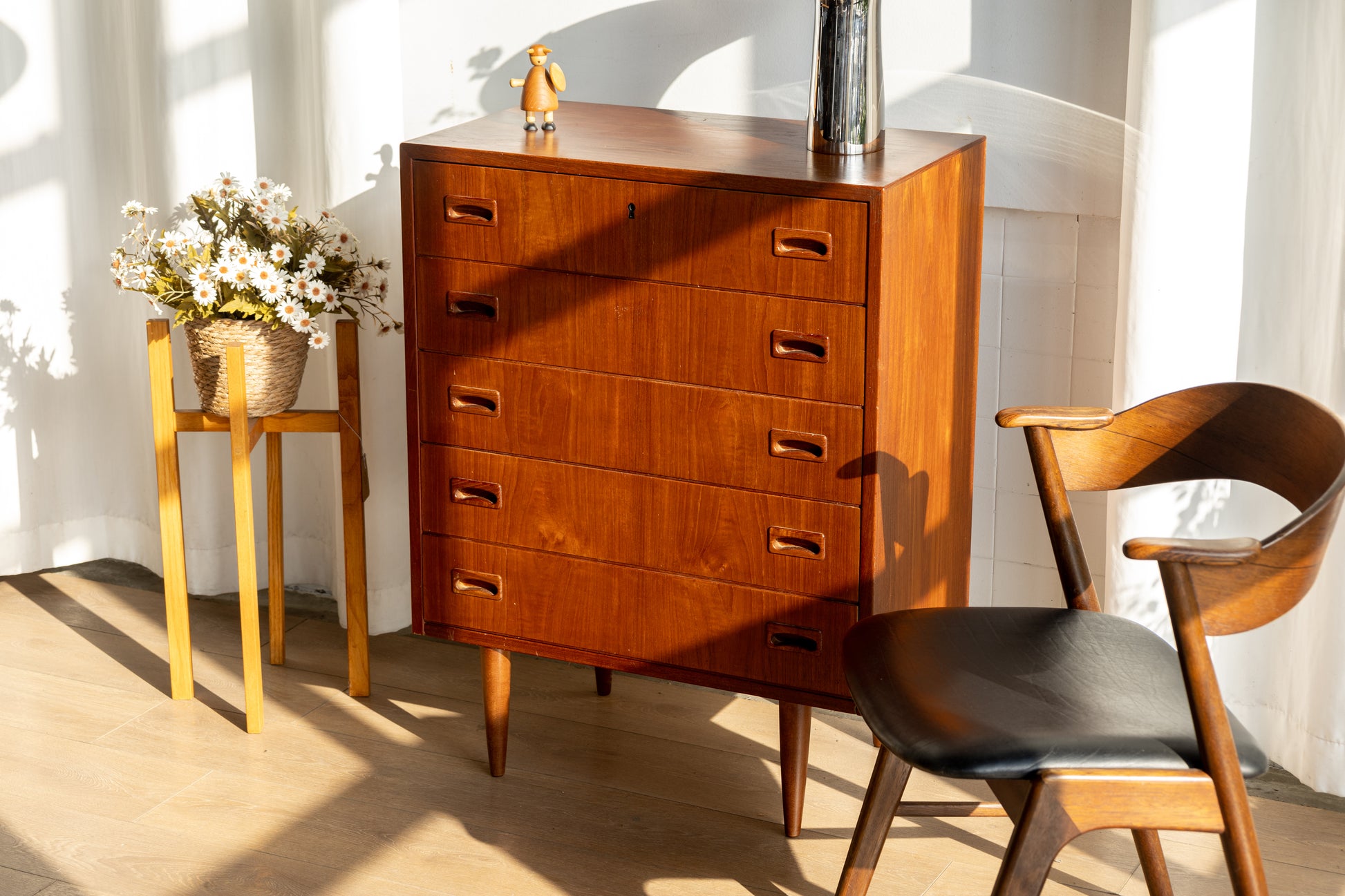 丹麥 玫瑰木 燈光 展示櫃 (副本) OLDANMARK