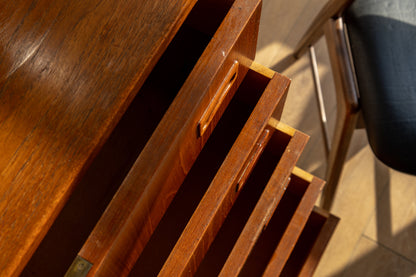 丹麥 玫瑰木 燈光 展示櫃 (副本) OLDANMARK