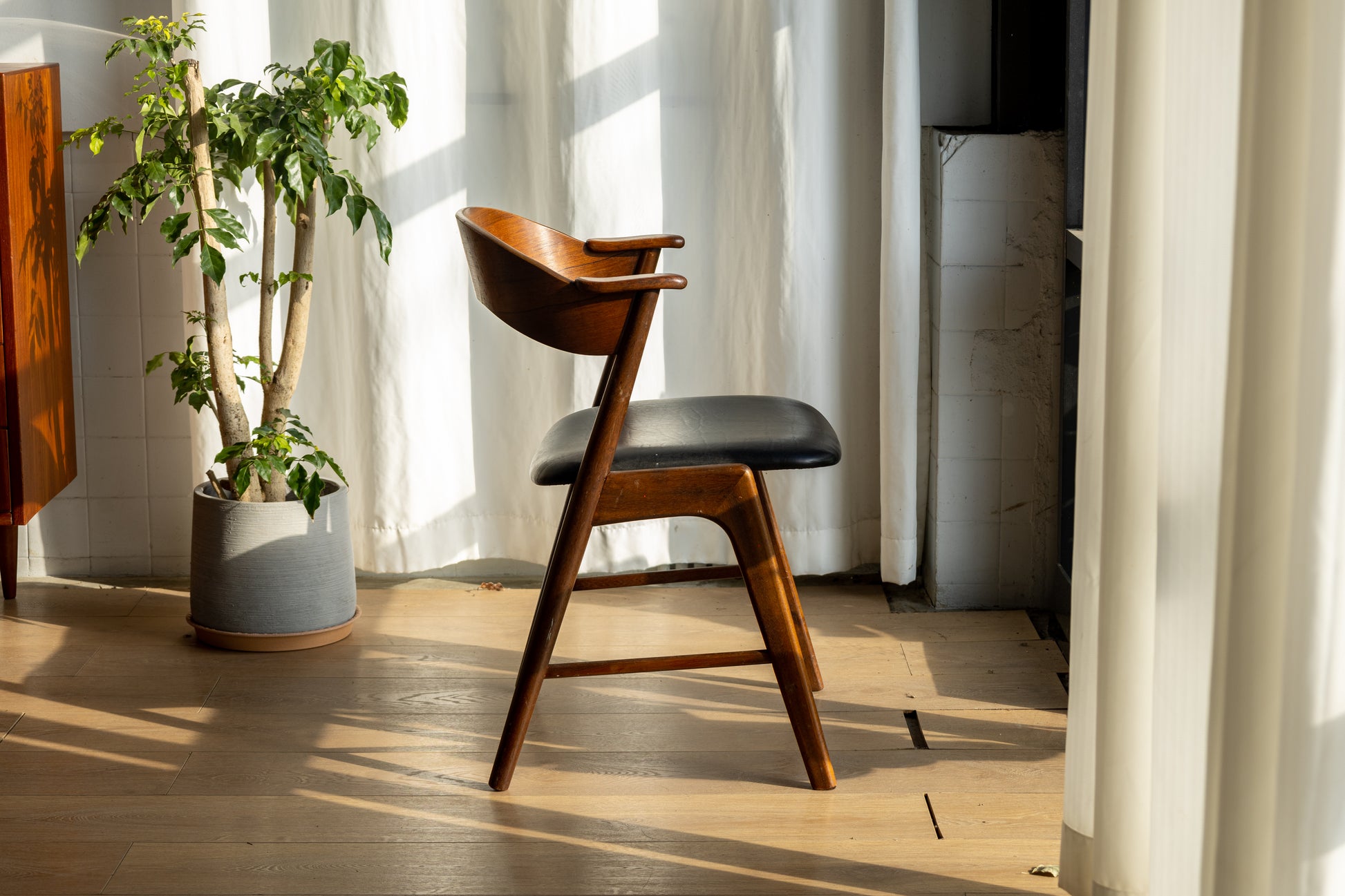 Kai Kristiansen Model 32 柚木扶手餐椅 OLDANMARK