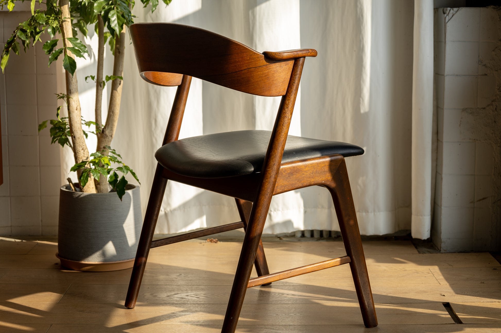 Kai Kristiansen Model 32 柚木扶手餐椅 OLDANMARK