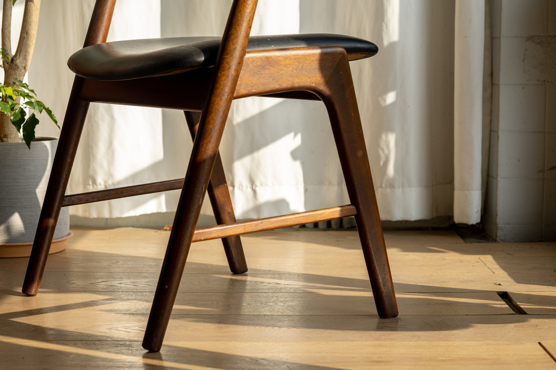 Kai Kristiansen Model 32 柚木扶手餐椅 OLDANMARK