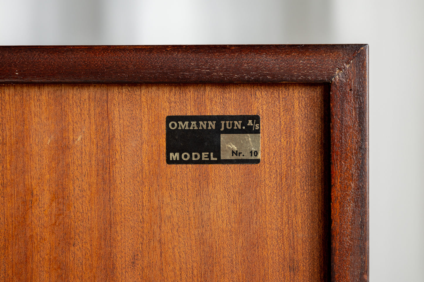 Gunni Omann Model 10 玫瑰木玻璃展示櫃 OLDANMARK