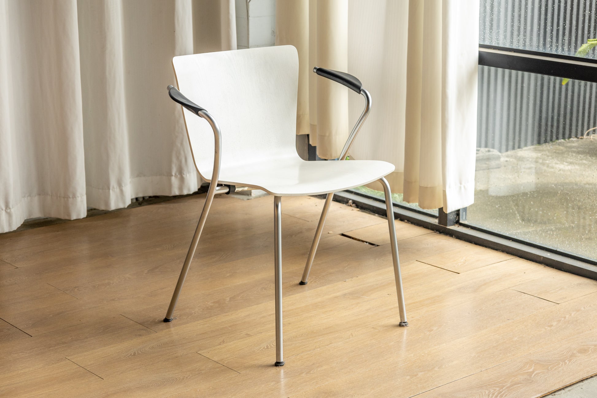 Fritz Hansen Vico Duo 金屬腳扶手椅 OLDANMARK
