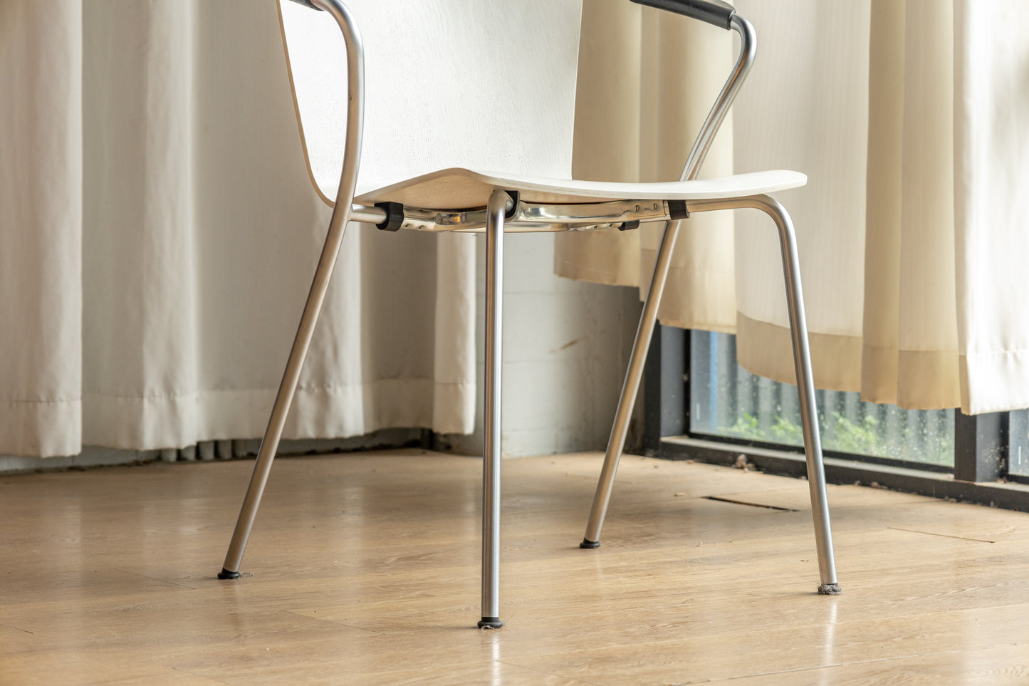 Fritz Hansen Vico Duo 金屬腳扶手椅 OLDANMARK